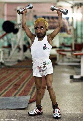 dwarfweightlifter2.jpg